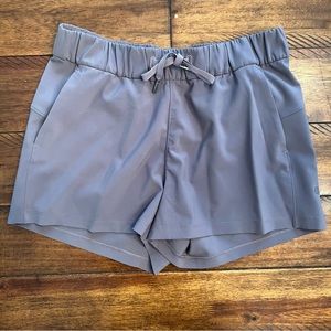 Lululemon On The Fly Short Moonphase 2.5" Size 6